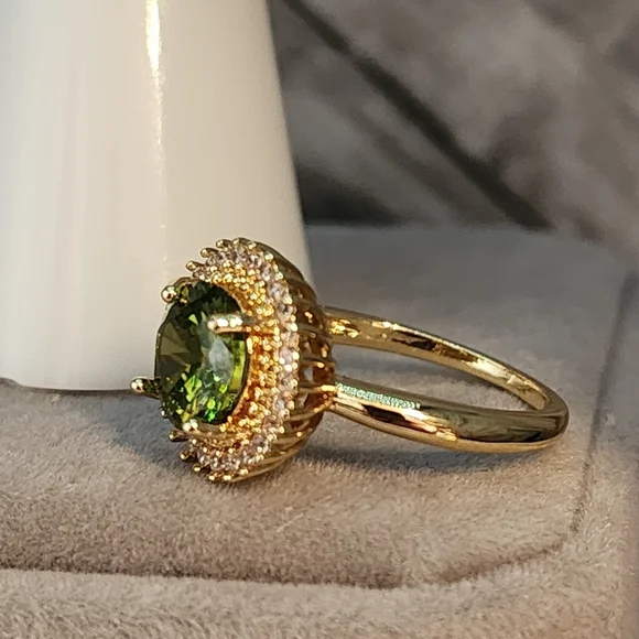 ROUND GREEN CUT GOLD HALO RING - Picture 5 of 5